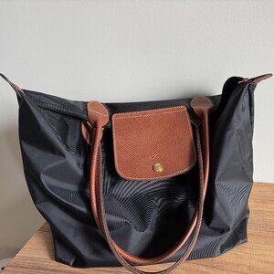 Longchamp Medium Le Pliage Tote Bag (Black)- NEW condition. Authentic.